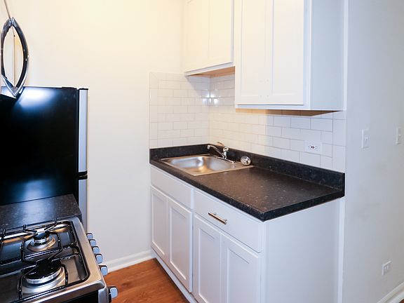 5th image of 4031 N Kenmore Ave APT 103