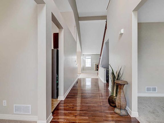 4th image of 350 Linden Cir