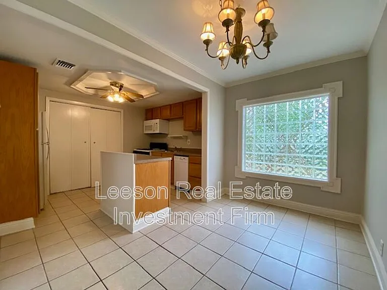 831 Stephenson St — Photo 4