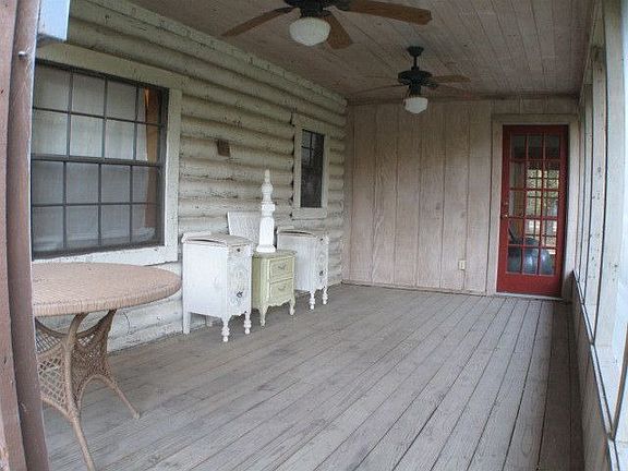 Screened in porch in the back