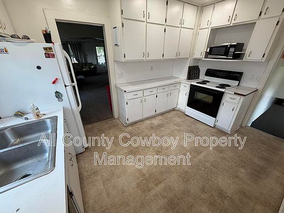 3rd image of 810 Gibbon St