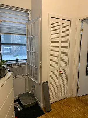Rented by M.Grossman R.E. Management | media 3