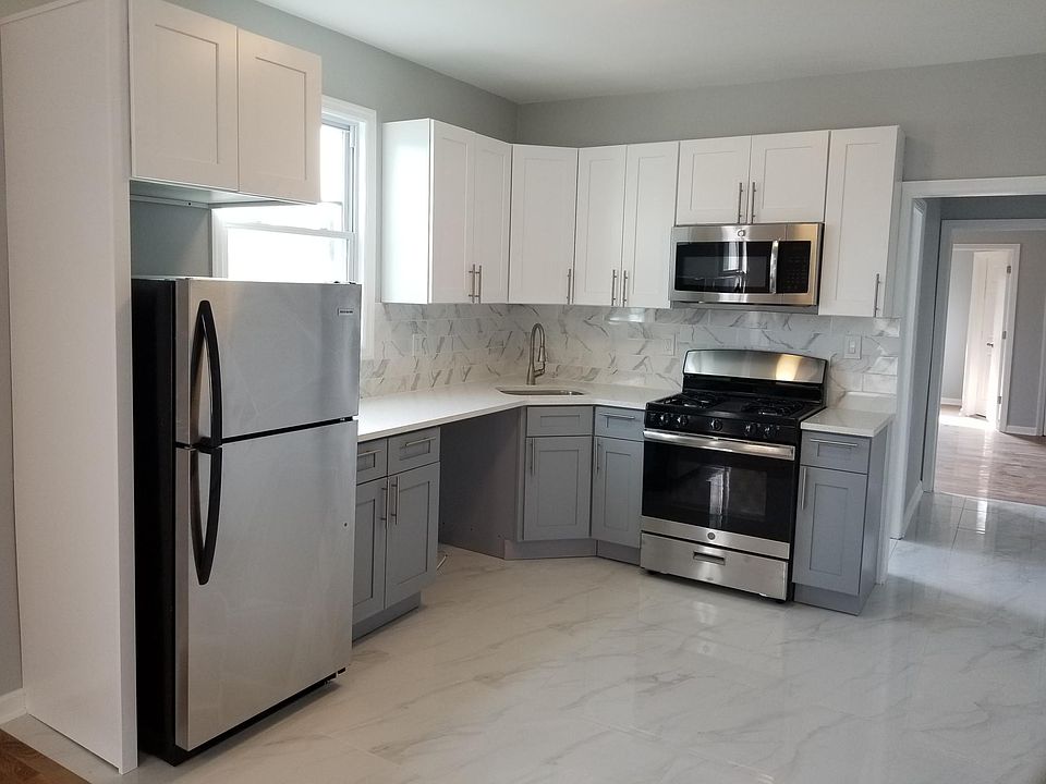1st image of 372 N 6th St APT 1R