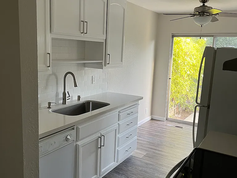 391 Harvard Ave — Photo 7