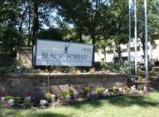 1601 N Innsbruck Dr APT 240, Fridley, MN 55432