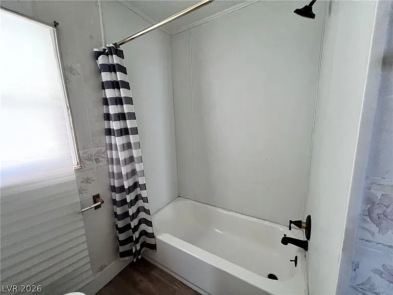 2410 Poplar Ave — Photo 13