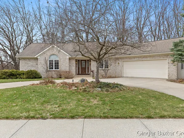 3841 Summit View Dr NE, Grand Rapids, MI 49525