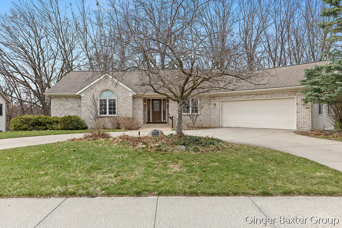 3841 Summit View Dr NE photo 1