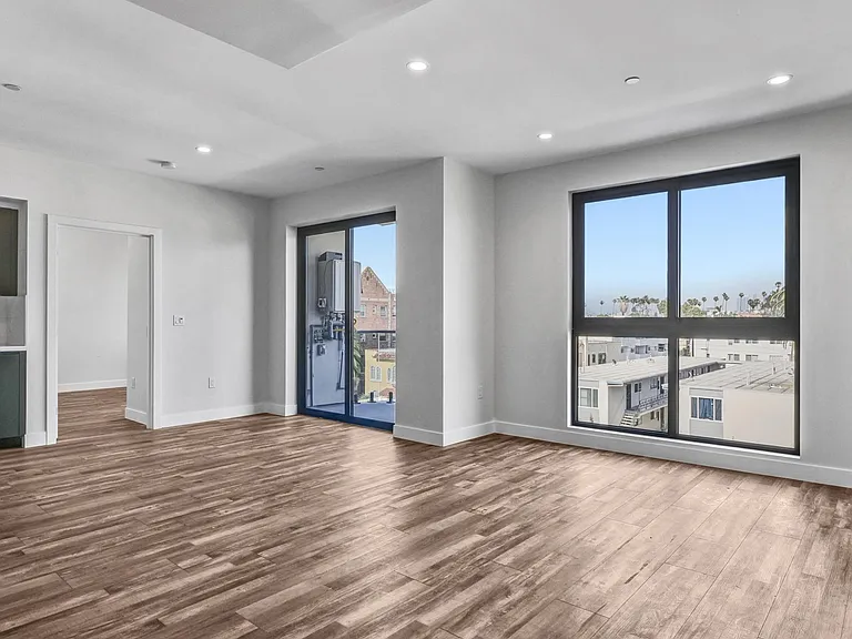 1537 S Wilton Pl #503 — Photo 9