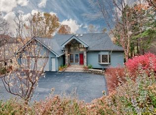 30 Hillcrest Dr, Weaverville, NC 28787