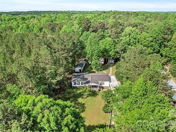 3rd image of 417 Old Tulip Farm Rd