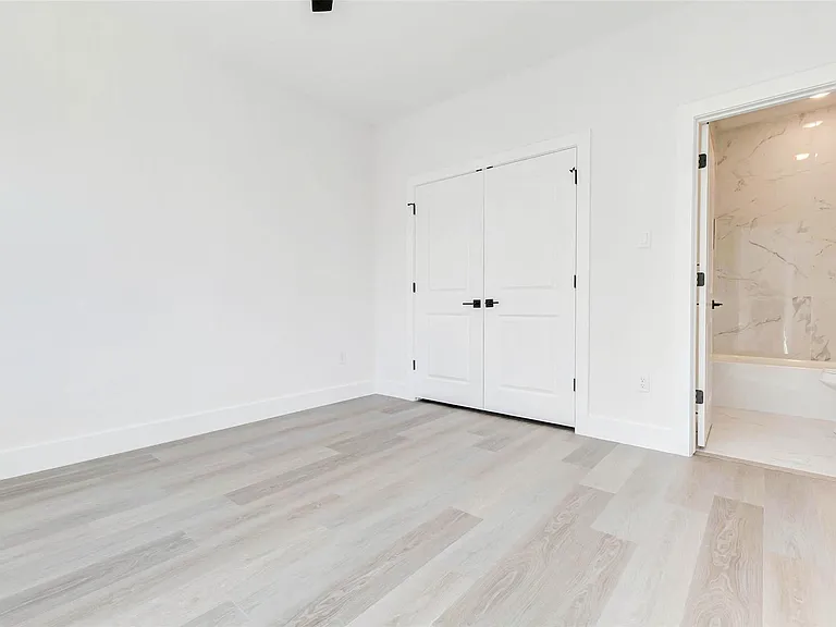 5638 Dolores St — Photo 19
