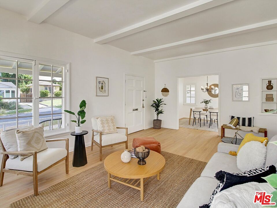1st image of 440 W Ellis Ave