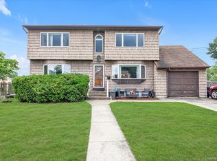 340 W 13th St, Deer Park, NY 11729