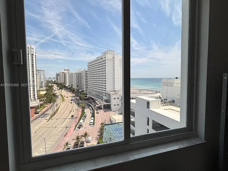 5401 Collins Ave #920 — Photo 29