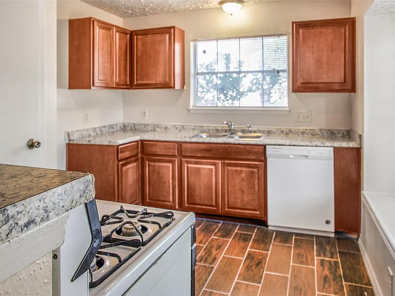 10025 Rosbrook Dr — Photo 6