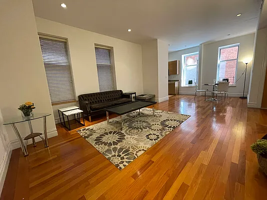 Rented by REAL New York | media 20