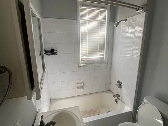 3rd image of 15 Courtland St #2R
