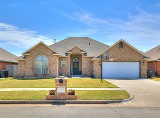 722 Brian Ct, Moore, OK 73160