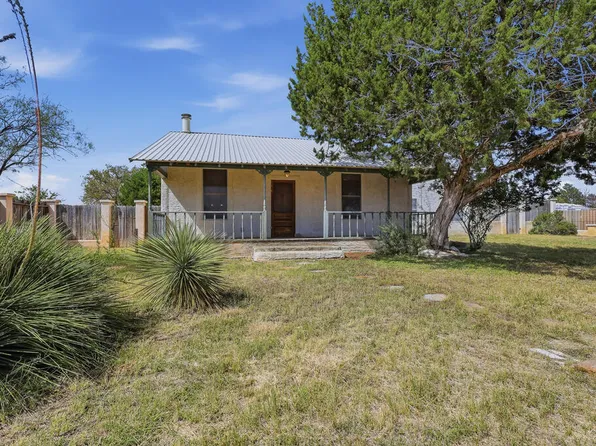 601 N 5th NE, Marathon, TX 79842