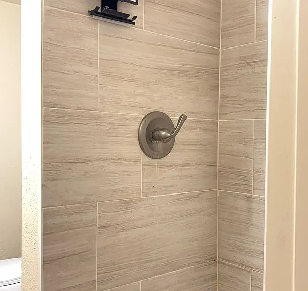 Walk to Clear Creek & School of Mines 2BR Garden Level with Utilities Included! — Photo 4