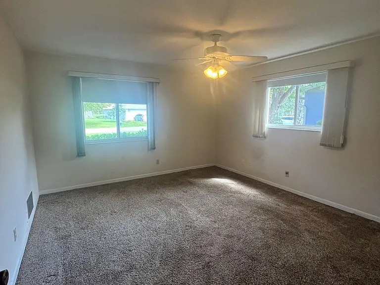 13 Courtney Pl — Photo 5