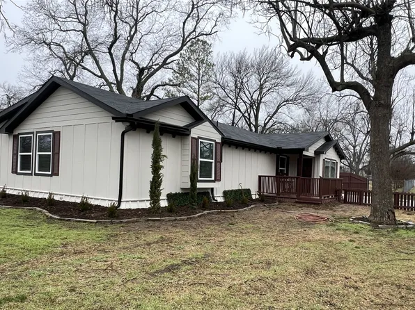 1325 Witherspoon St, Gainesville, TX 76240