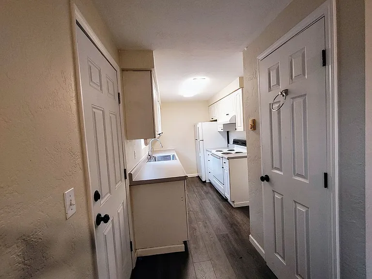 Nice Two Bedroom Duplex In Bethel Area — Photo 7
