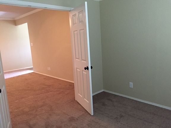 5th image of 713 Alexandria Ln
