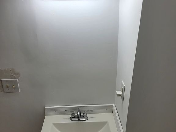 4th image of 323 S Garden St #2-B