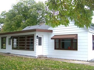 595 S Buesching Rd, Lake Zurich, IL 60047