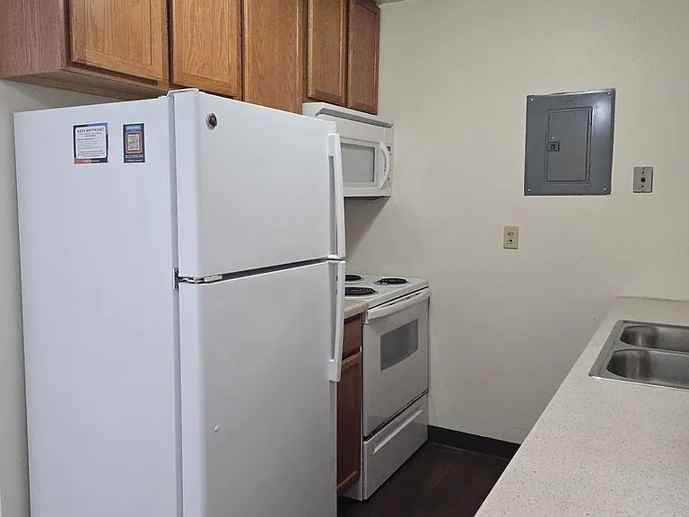 Park Place West Apartments — Photo 52