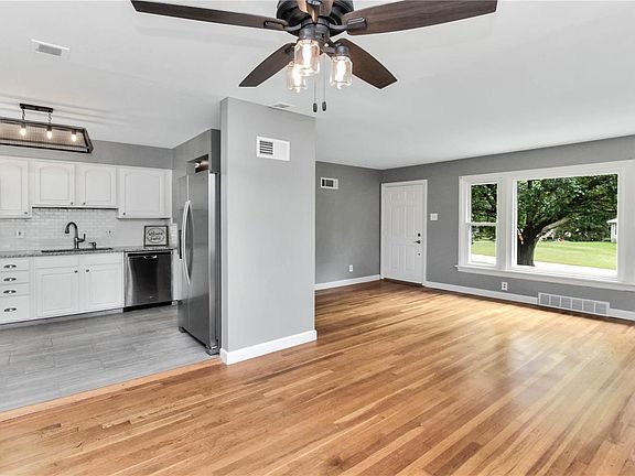 3rd image of 627 Highland Dr