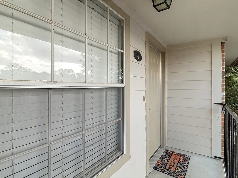 2100 Southwood Dr #4 — Photo 20