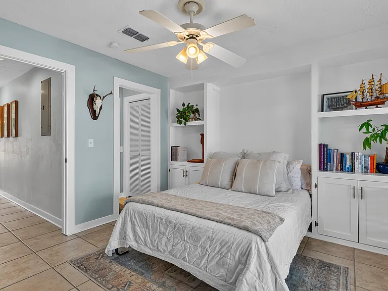 Bedroom 2 Office/Custom built in Murphy Bed