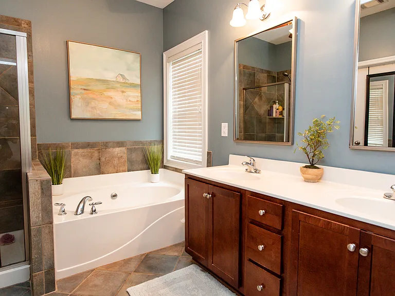 554 Edgewood Dr — Photo 13