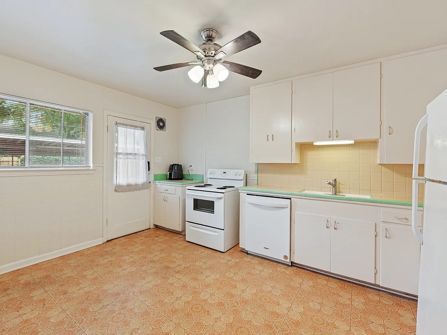 2 bed, 1400 sqft, $1,550 — Photo 3