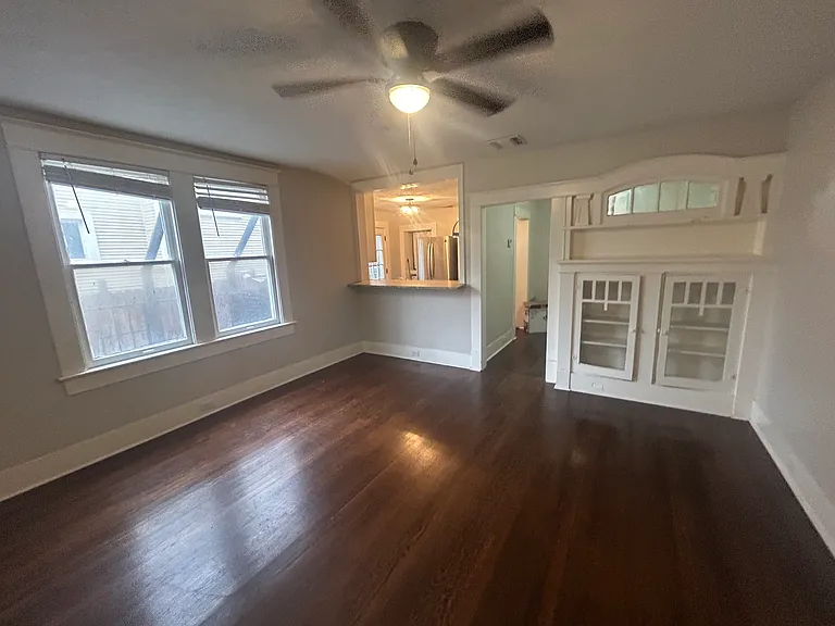 1026 W Gramercy Pl #2 — Photo 2