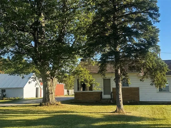 7305 Gary Rd, Chesaning, MI 48616