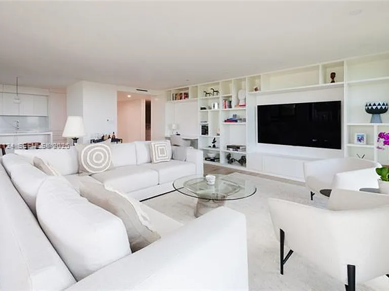 1121 Crandon Blvd #CU-D301 — Photo 4