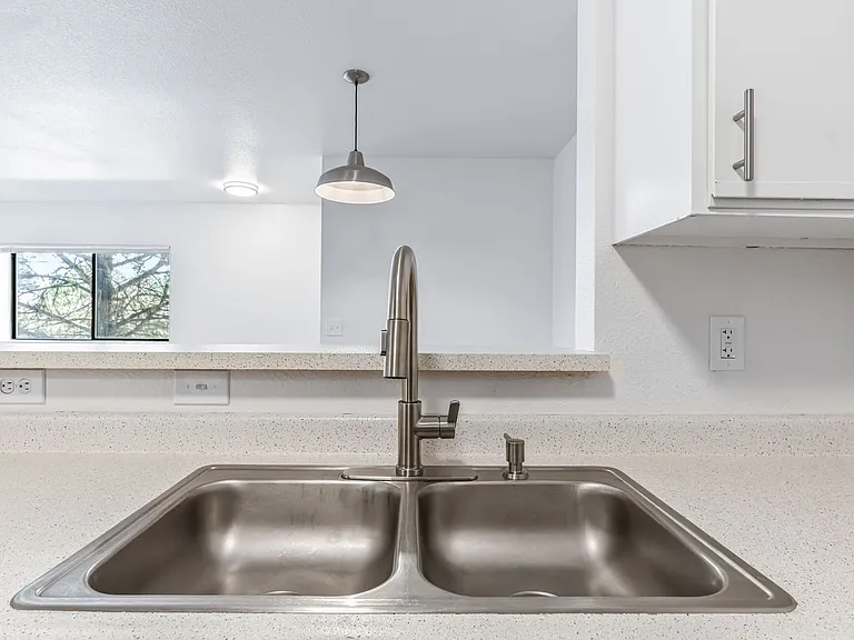 Hilton Street Apartments — Photo 44