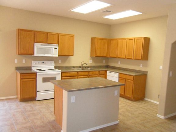 3rd image of 2818 S Channing Cir