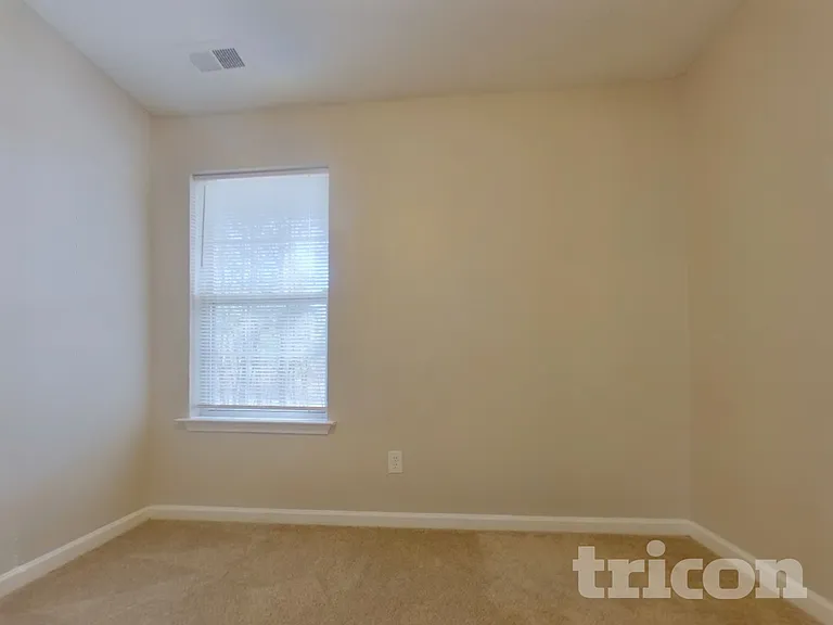 1047 Winterglen Way — Photo 15