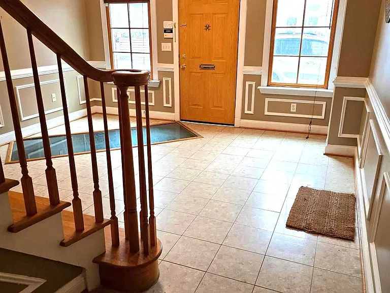 704 S Bond St — Photo 3
