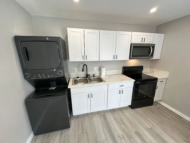1695 Logan Ave #2 — Photo 10