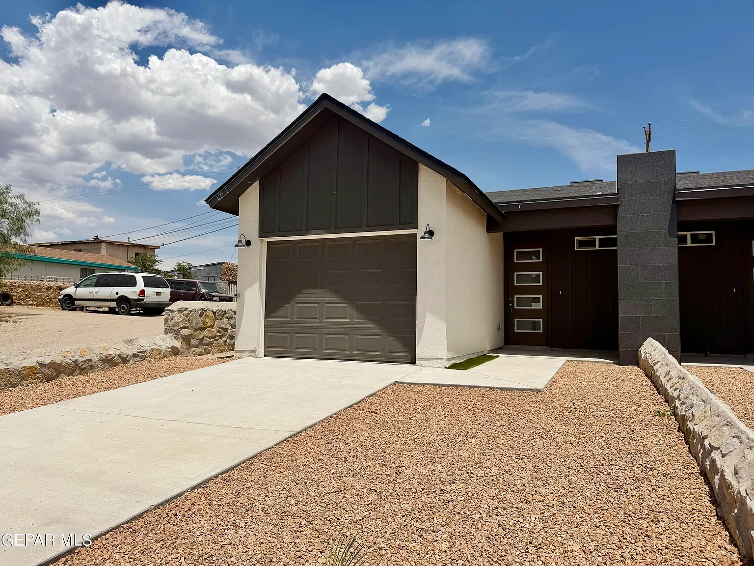3 bed, 2.0 bath, 1080 sqft, $1,650 — Photo 1