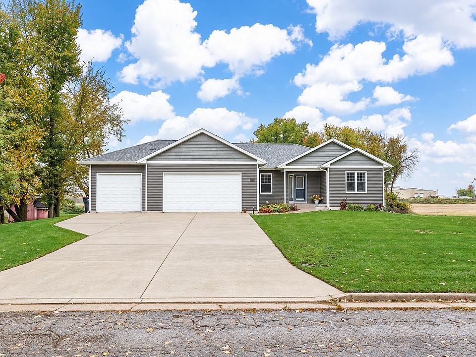 1st image of 217 Maple Dr