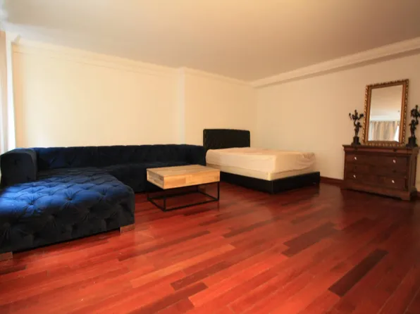 116 Central Park South 6G image 2 of 6