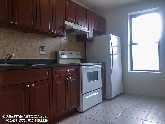 Rented by Alexiou Realty | media 3