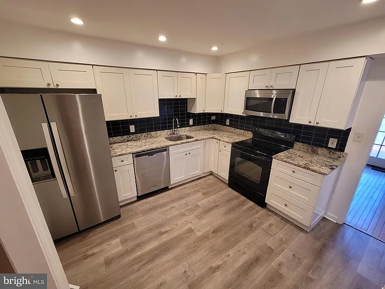 401 Darby Ln — Photo 5